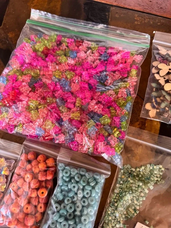 Assorted beads bundle - Picture 2 of 4